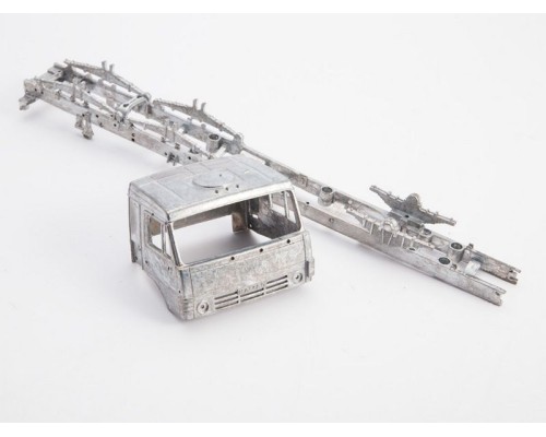 Сборная модель AVD КАМАЗ-6560 ЗРПК 96К6 (Панцирь-С1), 1/43 1437AVD в Москве