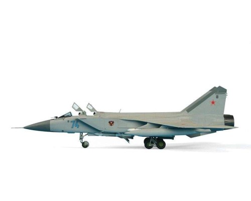 Сборная модель ZVEZDA Советский истребитель-перехватчик МиГ-31, подарочный набор, 1/72 ZV-7229П в Москве