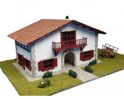 Сборная деревянная модель деревенского дома Artesania Latina Chalet kit de Caserío con carro, 1/72