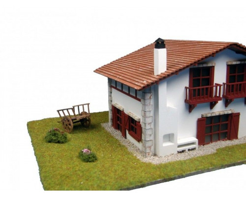 Сборная деревянная модель деревенского дома Artesania Latina Chalet kit de Caserío con carro, 1/72