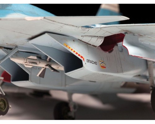 Сборная модель ZVEZDA Российский палубный истребитель Су-33, подарочный набор, 1/72 ZV-7297П в Москве